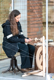 Spinnen im Flax Tex Cube, 2022